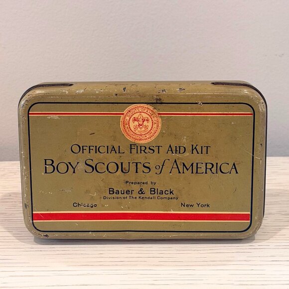 Vintage 1928 Boy Scout BAUER & BLACK First Aid Kit Tin w/ Field Guide Book Only - Picture 1 of 10